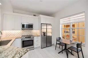 401 Bayfront Pl, Naples, FL 34102 - Photo 4