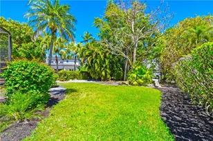 2125 Marina Dr, Naples, FL 34102 - Photo 32