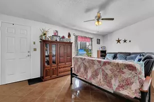 5469 27th Pl SW, Naples, FL 34116 - Photo 4