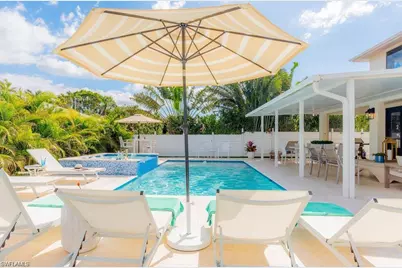 10082 Vanderbilt Dr, Naples, FL 34108 - Photo 32