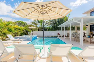 10082 Vanderbilt Dr, Naples, FL 34108 - Photo 32