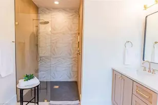 10082 Vanderbilt Dr, Naples, FL 34108 - Photo 18