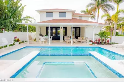 10082 Vanderbilt Dr, Naples, FL 34108 - Photo 1