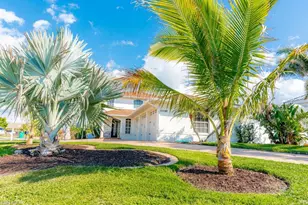 10082 Vanderbilt Dr, Naples, FL 34108 - Photo 2