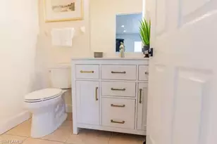 10082 Vanderbilt Dr, Naples, FL 34108 - Photo 10