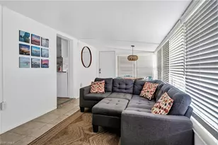 101 Pago Pago Dr E, Naples, FL 34113 - Photo 8