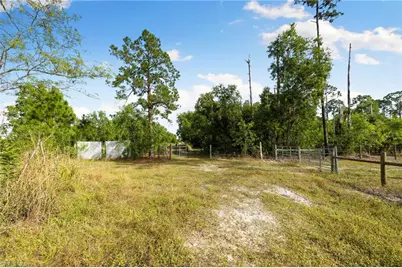 630 Pioneer Trl, Naples, FL 34117 - Photo 10