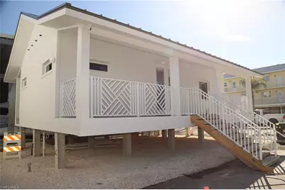 705 11th St S, Naples, FL 34102 - Photo 2