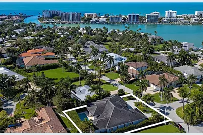 452 Putter Point Dr, Naples, FL 34103 - Photo 2