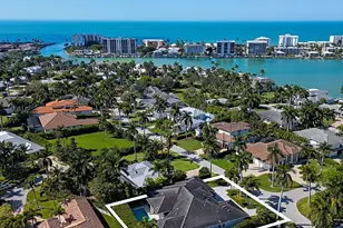 452 Putter Point Dr, Naples, FL 34103 - Photo 2