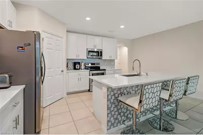 742 Hadley Pl W, Naples, FL 34104 - Photo 4