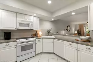 614 Wiggins Bay Dr, Naples, FL 34110 - Photo 10