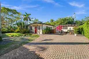 715 10th St N, Naples, FL 34102 - Photo 2