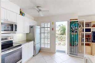 1215 Edington Pl, Marco Island, FL 34145 - Photo 4