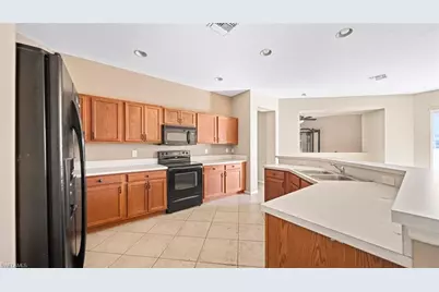 1113 NE 7th Ave, Cape Coral, FL 33909 - Photo 6
