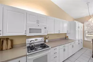 290 Robin Hood Cir, Naples, FL 34104 - Photo 14