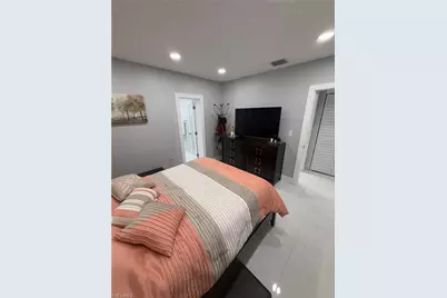 380 W 41st St, Hialeah, FL 33182 - Photo 12