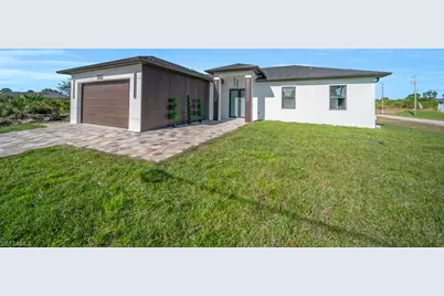 945 Gregory St E, Lehigh Acres, FL 33974 - Photo 4