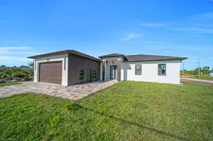 945 Gregory St E, Lehigh Acres, FL 33974 - Photo 4