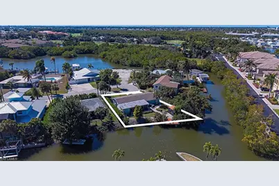 3165 Lakeview Dr, Naples, FL 34112 - Photo 20