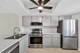 144 Cypress Way E, Naples, FL 34110 - Photo 4