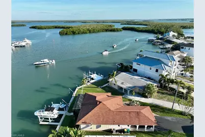 125 Pago Pago Dr E, Naples, FL 34113 - Photo 32