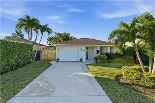 560 109th Ave N, Naples, FL 34108 - Photo 2