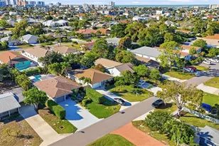 560 109th Ave N, Naples, FL 34108 - Photo 4