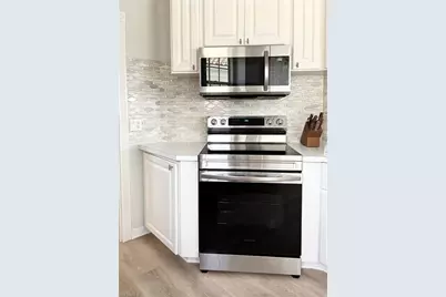 5477 Freeport Ln, Naples, FL 34119 - Photo 10