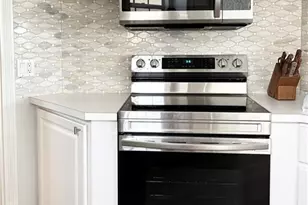 5477 Freeport Ln, Naples, FL 34119 - Photo 10