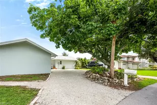 2271 Harbor Rd, Naples, FL 34104 - Photo 2