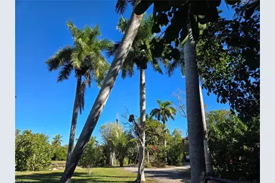 1551 Bembury Dr, Naples, FL 34102 - Photo 2