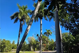 1551 Bembury Dr, Naples, FL 34102 - Photo 2