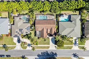 2419 Pinewoods Cir, Naples, FL 34105 - Photo 28