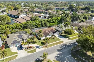 2419 Pinewoods Cir, Naples, FL 34105 - Photo 30