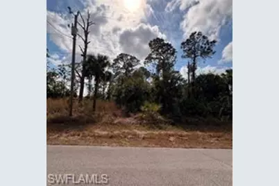 1242 Creary St E, Lehigh Acres, FL 33974 - Photo 4