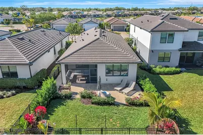 2240 Yellowfin Cir, Naples, FL 34114 - Photo 2