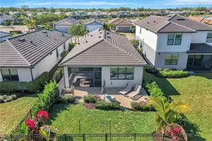 2240 Yellowfin Cir, Naples, FL 34114 - Photo 2