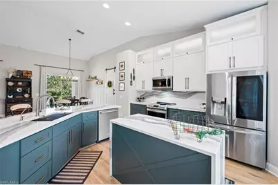 1070 21st St SW, Naples, FL 34117 - Photo 4