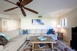 601 Beachwalk Cir, Naples, FL 34108 - Photo 6