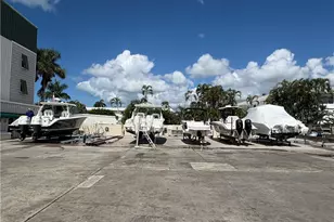 891 10th St S, Naples, FL 34102 - Photo 4