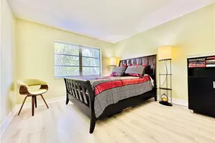 72 7th St S, Naples, FL 34102 - Photo 18