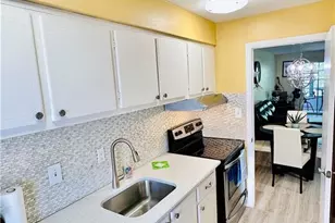 72 7th St S, Naples, FL 34102 - Photo 8