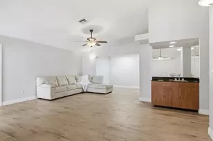 1178 Jardin Dr, Naples, FL 34104 - Photo 2