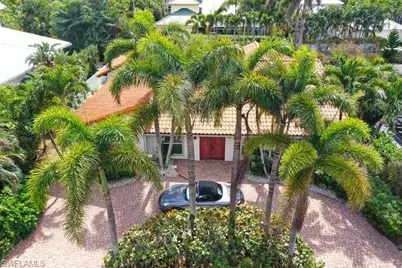 778 Broad Ct S, Naples, FL 34102 - Photo 4