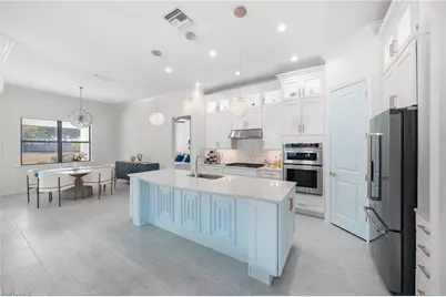 2718 Aviamar Cir, Naples, FL 34114 - Photo 10