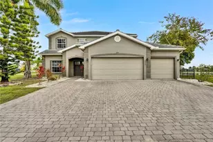 2941 Inlet Cove Ln E, Naples, FL 34120 - Photo 2