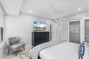 21 Bluebill Ave, Naples, FL 34108 - Photo 18