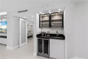 21 Bluebill Ave, Naples, FL 34108 - Photo 10