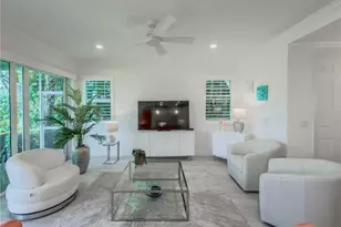 2543 Seychelles Dr, Naples, FL 34112 - Photo 4